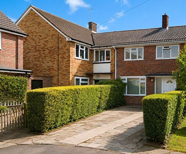 2 Bedroom Flat To Rent In North Close, Barnet, EN5