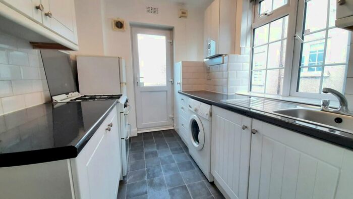 2 Bedroom Flat To Rent In Brent Court, London, W7
