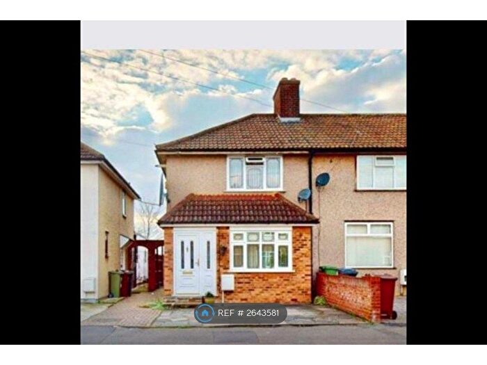 2 Bedroom End Of Terrace House To Rent In Grafton Road, Dagenham, RM8