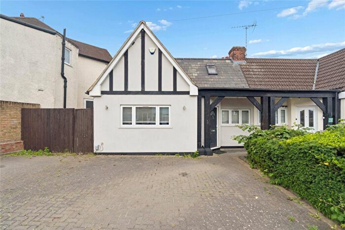 3 Bedroom Semi Detached House For Sale In Bartlow Gardens, Romford, RM5