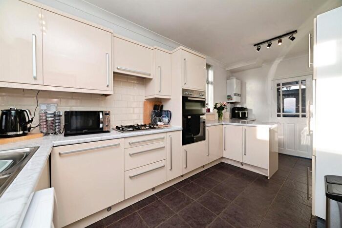 3 Bedroom Semi-Detached House For Sale In Burniston Road, Hull, HU5