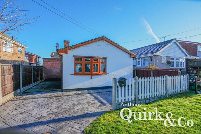 2 Bedroom Detached Bungalow For Sale In Zealand Drive, Canvey Island, SS8