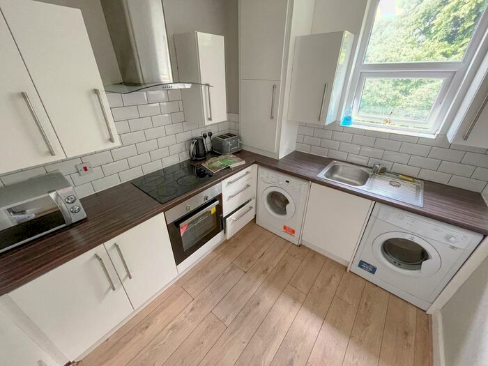 7 Bedroom Semi-Detached House To Rent In Arundel Avenue, L17