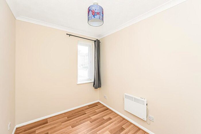 2 Bedroom Flat For Sale In Lower Hall Lane, Chingford, E4