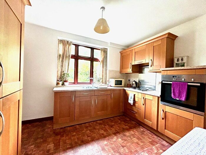 3 Bedroom Semi-Detached House For Sale In Yew Tree Hill, DE4