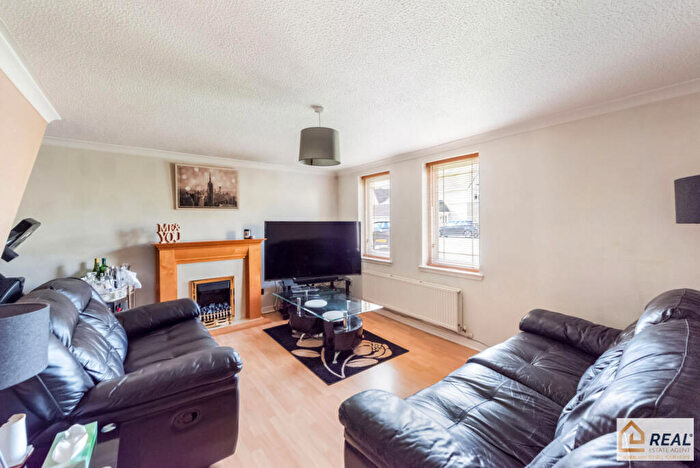 3 Bedroom End Of Terrace House For Sale In Chamfron Gardens, Stirling, FK7