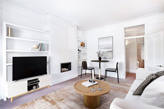 2 Bedroom Flat To Rent In Prince Of Wales Mansions, Prince Of Wales Drive, London, SW11