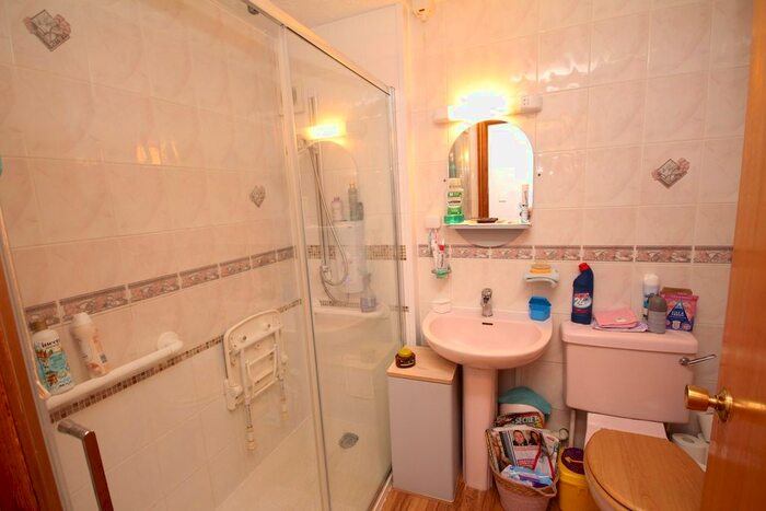 2 Bedroom Flat For Sale In Park Court, Letchworth Garden City, SG6