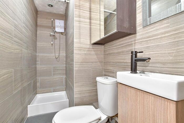 1 Bedroom Flat For Sale In Alma Road, Sheerness, Kent, ME12