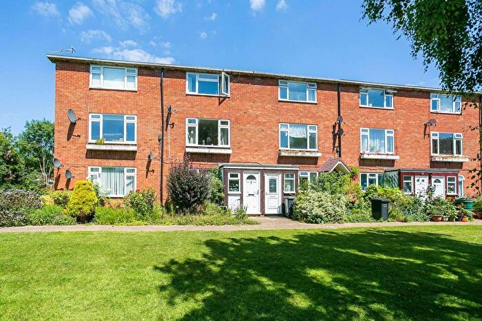 2 Bedroom Property To Rent In Moat Close, Bushey, WD23