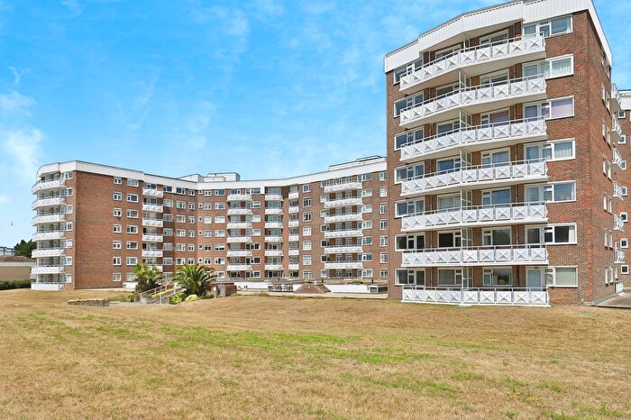 2 Bedroom Flat For Sale In Grove Road, Bournemouth, Dorset, BH1