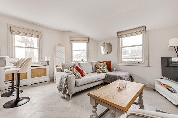 2 Bedroom Flat To Rent In St John's Road, Battersea, SW11