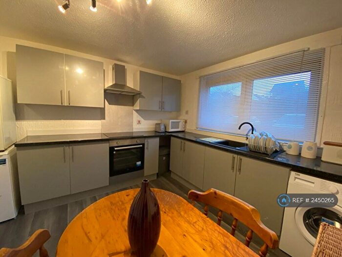 2 Bedroom Flat To Rent In Rosemount Street, Glasgow, G21