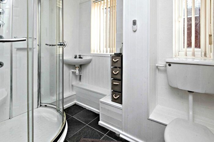 2 Bedroom Apartment To Rent In Greenway Road, Tranmere, CH42