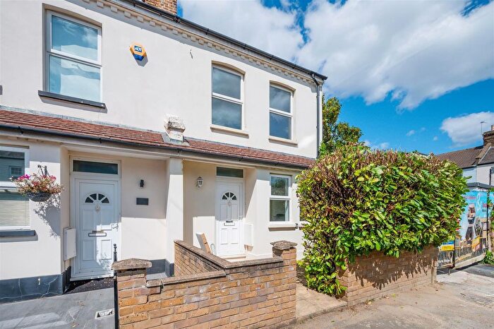 4 Bedroom Property To Rent In York Road, Wimbledon, SW19