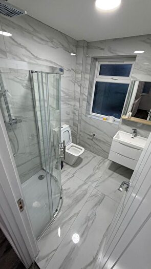 6 Bedroom Semi Detached House To Rent In Prince Regent Lane, London, E13