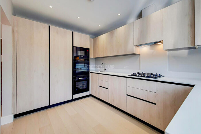 3 Bedroom Apartment To Rent In The Drive, Golders Green / Brent Cross, NW11