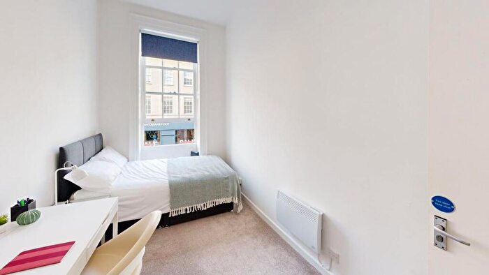 3 Bedroom Flat To Rent In /, Park Street, BS1