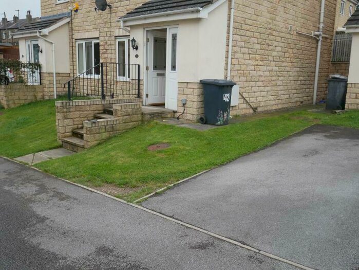 3 Bedroom Semi-Detached House To Rent In College Avenue, Lindley, Huddersfield, HD3