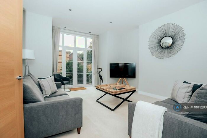 2 Bedroom Flat To Rent In Cedar Court, Henley-On-Thames, RG9
