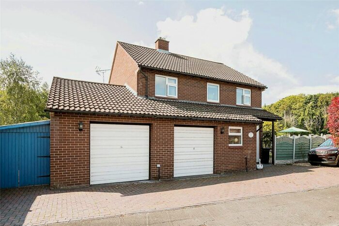 4 Bedroom Detached House For Sale In Berllan Close, Rhoswiel, Weston Rhyn, Oswestry, SY10
