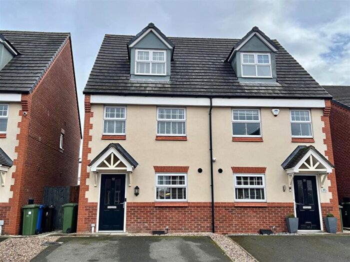 3 Bedroom Semi Detached House For Sale In Eason Way, Ashton-Under-Lyne, OL6