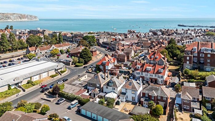 3 Bedroom Property For Sale In Springfield Road, Swanage, BH19 - Photo 5