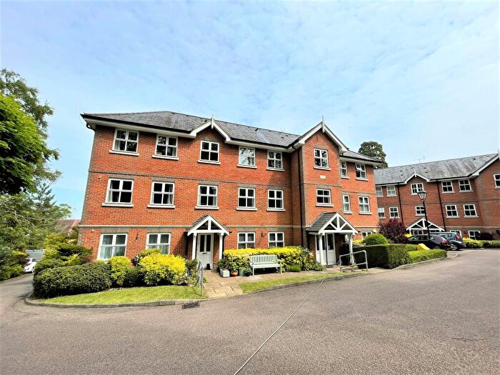 2 Bedroom Flat To Rent In Harrison Close, Hitchin, SG4