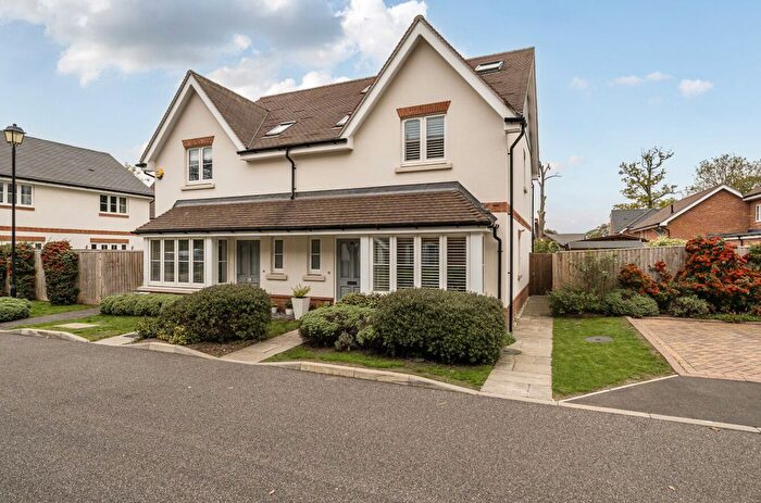 4 Bedroom Semi-Detached House For Sale In Bryan Gardens, Binfield, Bracknell, RG42