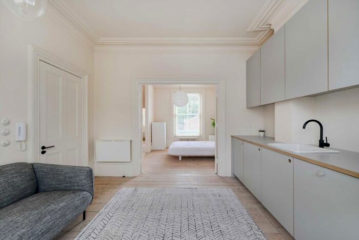 1 Bedroom Flat To Rent In Wisteria Road, London, SE13