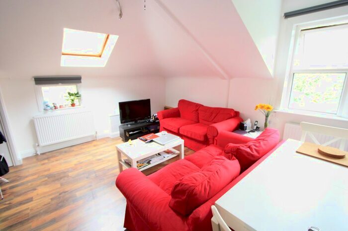 2 Bedroom Flat To Rent In Culverden Road, Balham, SW12