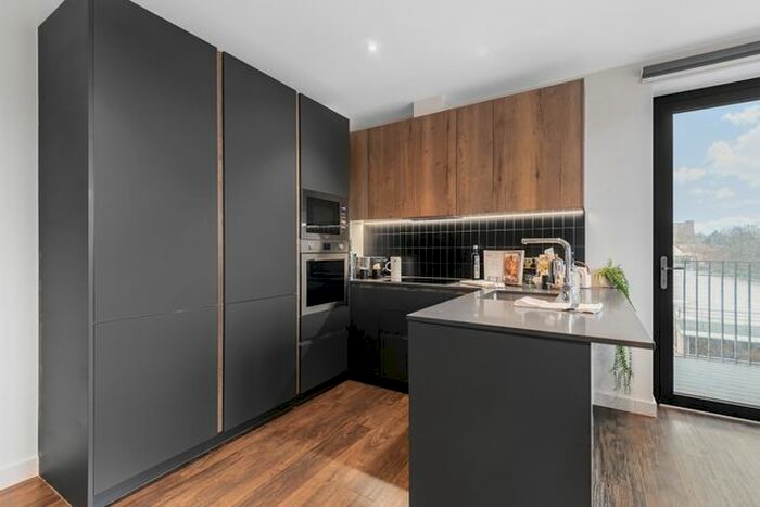 3 Bedroom Flat To Rent In Greenford Quay, Greenford, UB6