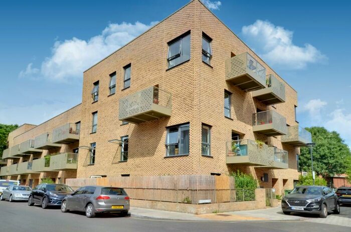 1 Bedroom Flat To Rent In Elmington Road London, SE5
