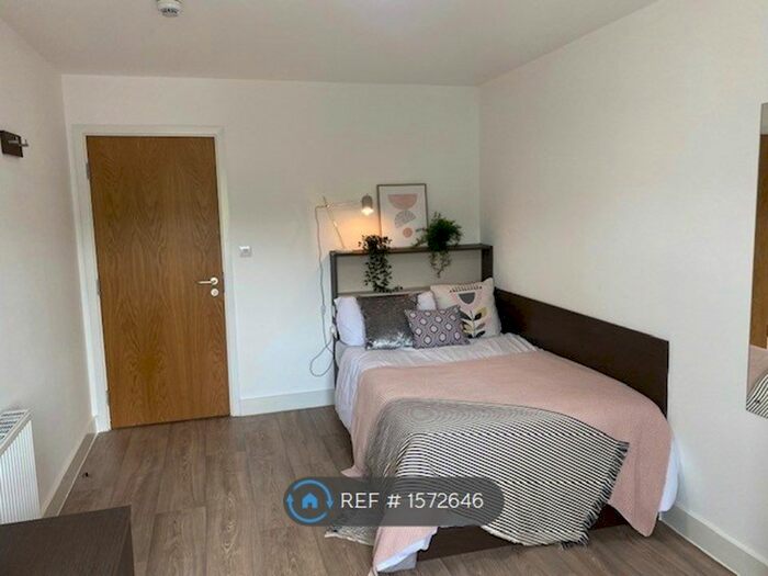 2 Bedroom Flat To Rent In Neuadd Y Castell, Bangor, LL57