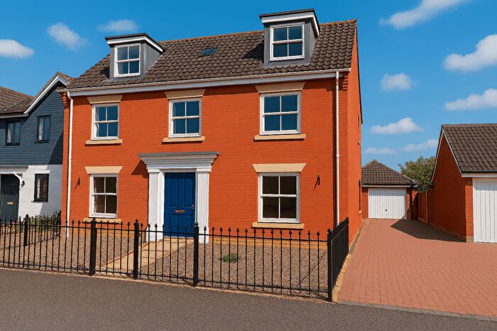 6 Bedroom Detached House For Sale In Townsend Way, Lowestoft, NR32