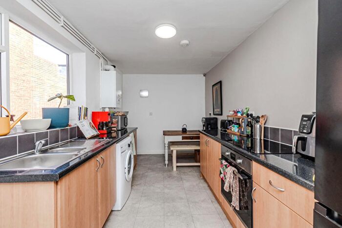 2 Bedroom Flat To Rent In Tosson Terrace, Heaton, Newcastle Upon Tyne, Tyne And Wear, Uk, NE6