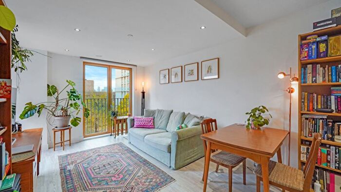 1 Bedroom Flat For Sale In Bromley High Street, London, E3