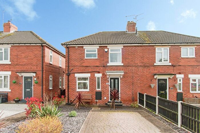 2 Bedroom Semi Detached House For Sale In Gibson Lane, Kippax, Leeds, LS25