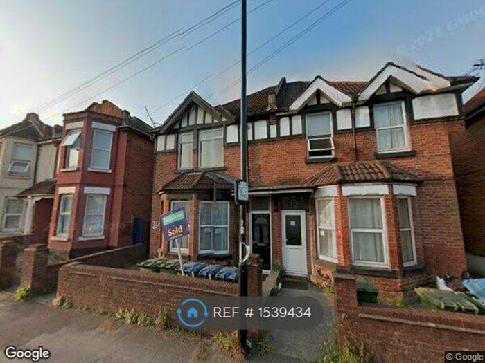 3 Bedroom Flat To Rent In Bitterne Road West, Southampton, SO18