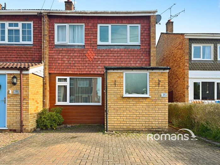 3 Bedroom End Of Terrace House For Sale In Southwark Close, Yateley, Hampshire, GU46
