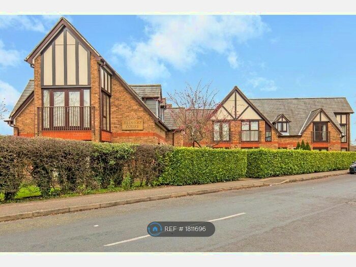 1 Bedroom Flat To Rent In Redvers Court, Warlingham, CR6