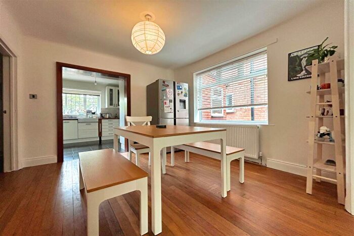 4 Bedroom Detached House For Sale In Broad Road, Sale, M33