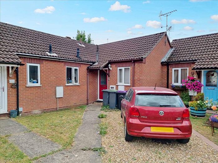 2 Bedroom Semi-Detached Bungalow For Sale In Summerfield Drive, Sleaford, NG34