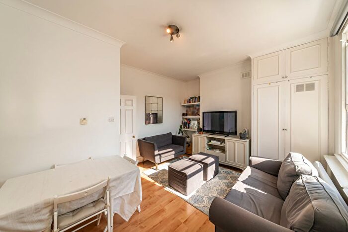 1 Bedroom Flat For Sale In East Hill, London, SW18