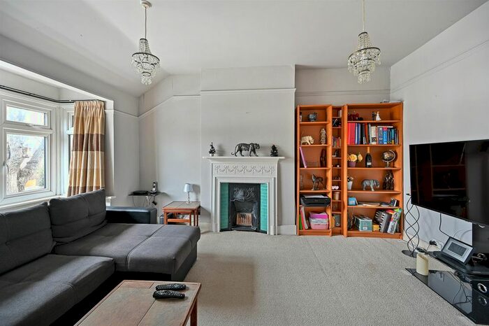 2 Bedroom Flat To Rent In Warwick Road, Sutton, SM1