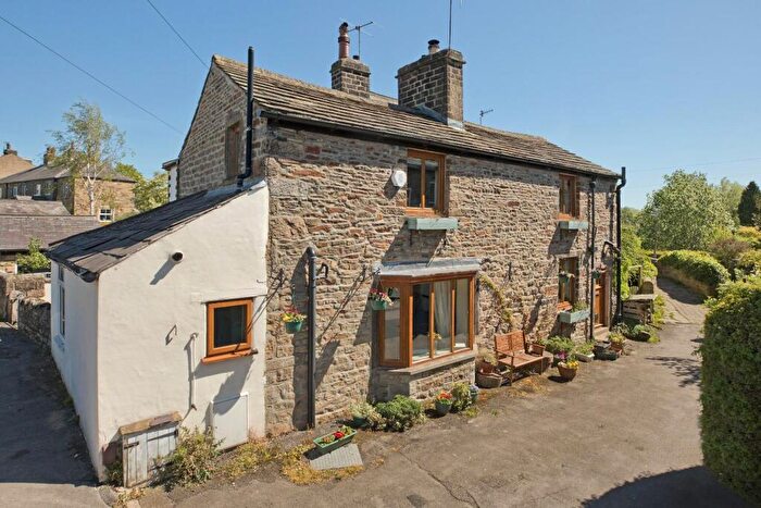 2 Bedroom Cottage For Sale In North Street, Addingham, LS29