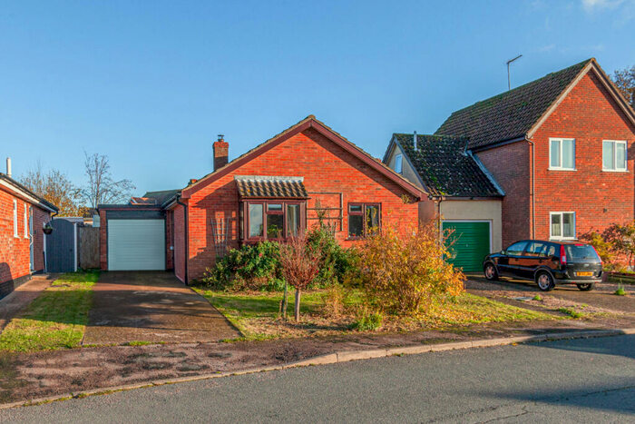 3 Bedroom Detached Bungalow For Sale In Ha'Penny Field, Holbrook, IP9