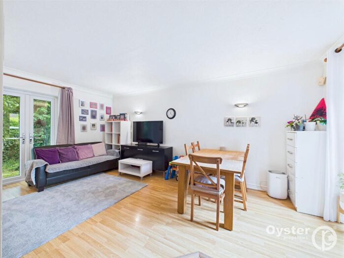 2 Bedroom Flat For Sale In Walker Close, London, N11