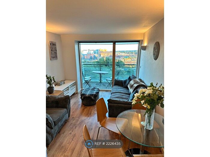 2 Bedroom Flat To Rent In Whitehall Waterfront, Leeds, LS1