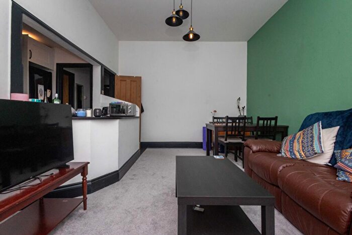 2 Bedroom Flat To Rent In Charmouth Grove, Poole, BH14